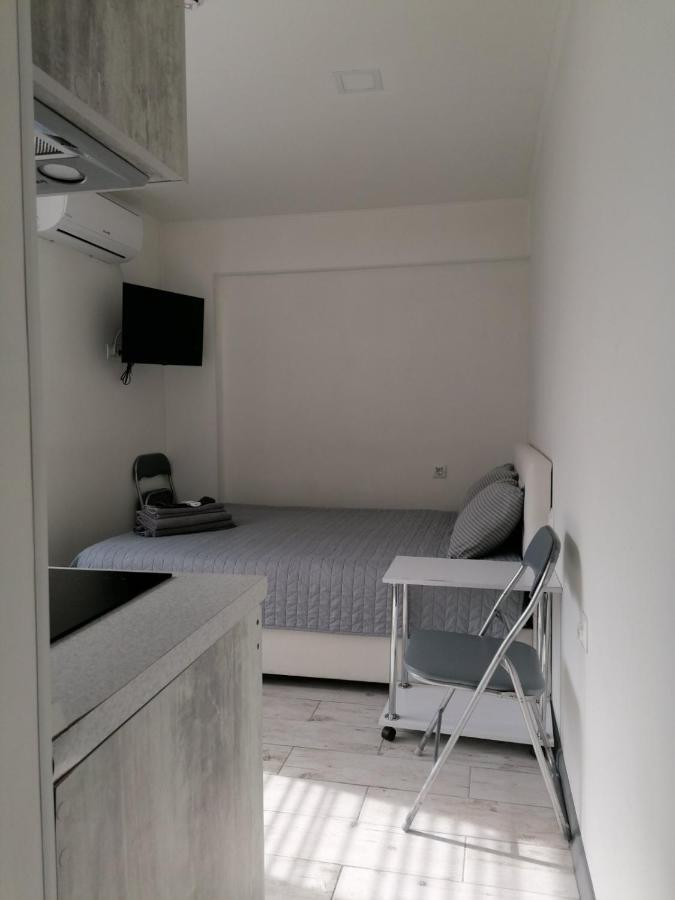 Apartment посуточно мини-студия метро дорогожичи Kiew